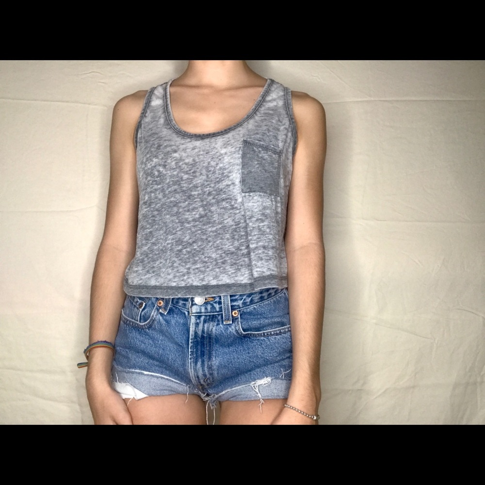 GRAY TANK TOP 👽👽 - Picture 2 of 3